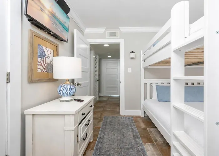 Surf & Racquet 603c Apartment